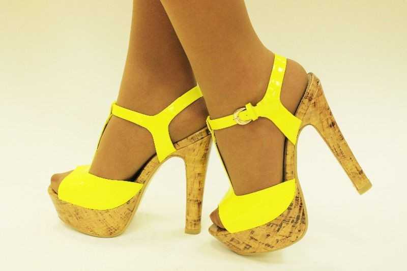 Желтые босоножки: с чем носить женские босоножки желтого цвета, фото