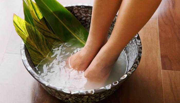 Лечение варикоза солевыми повязками и ваннами