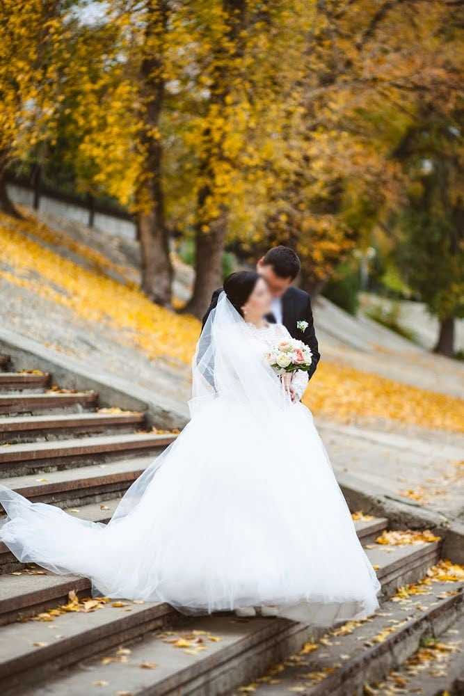 Корсетные платья для невесты: как выбрать подходящий фасон и правильно завязать корсет