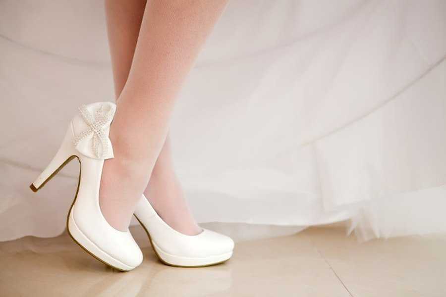 Как подобрать туфли под свадебное платье