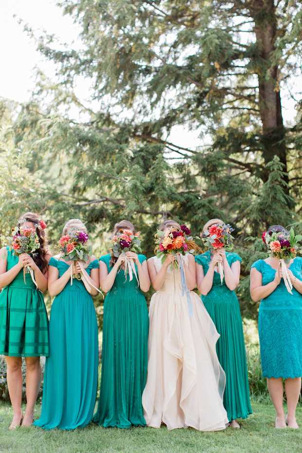 Свадебное платье зеленого цвета для невесты - фото