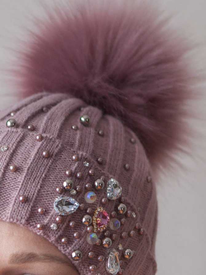 Шапка бини: что такое, как носить и украсить шапочку бини