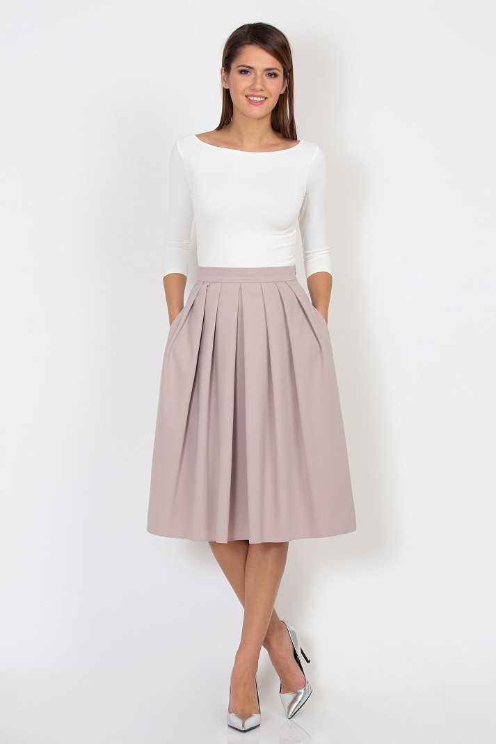 Асимметричная юбка: спереди короткие, сзади длинные, образ с фото