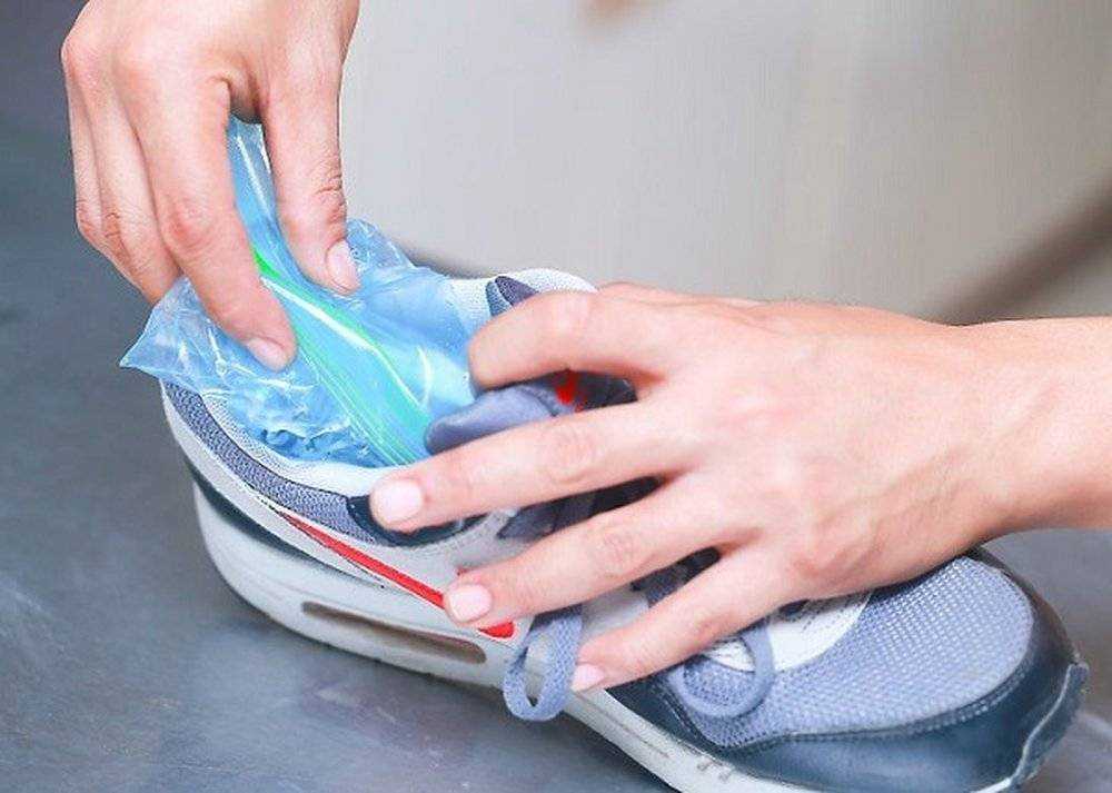 Как растянуть обувь из натуральной и искусственной кожи в домашних условиях, как быстро разносить если жмут, растяжители