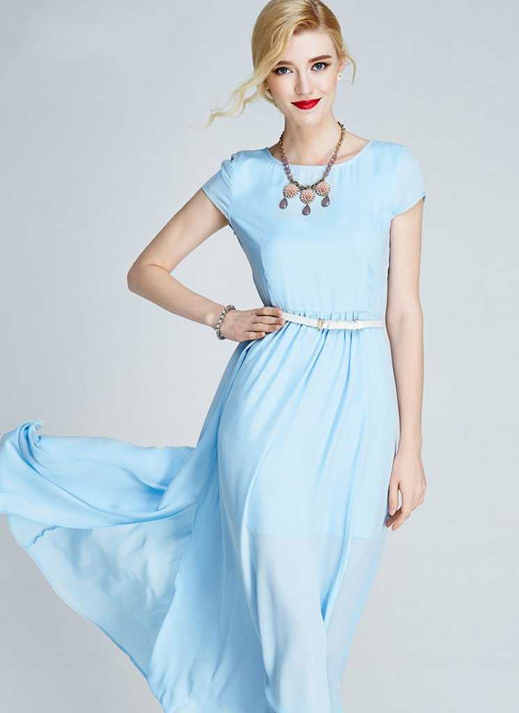 Нежное и женственное голубое платье — с чем носить?