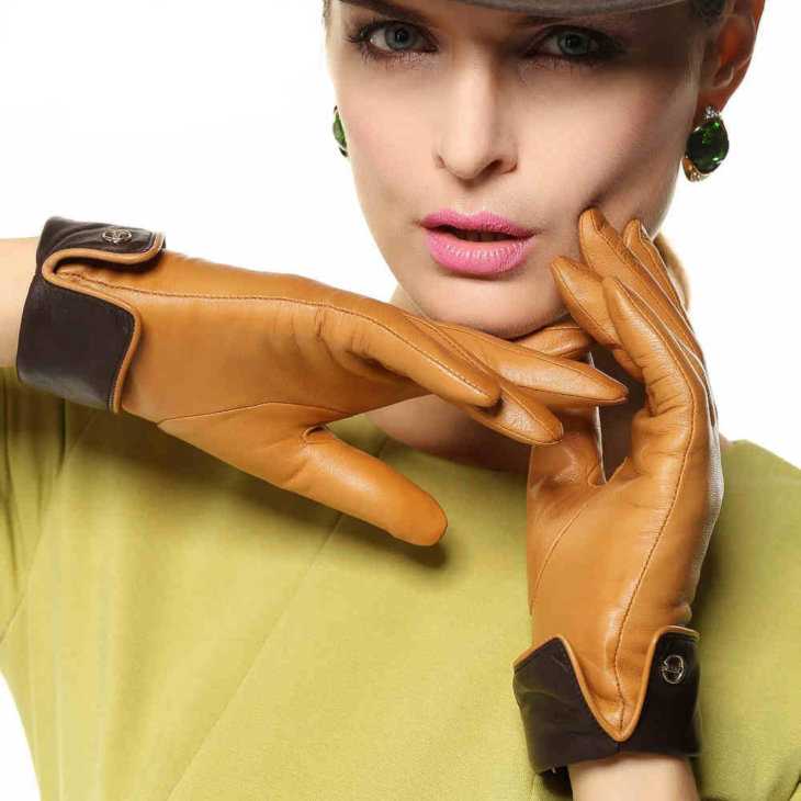 Кожаные перчатки способны подчеркнуть неповторимость лука, внести в ансамбль нотки элегантности, дополнить образ любой стилистики