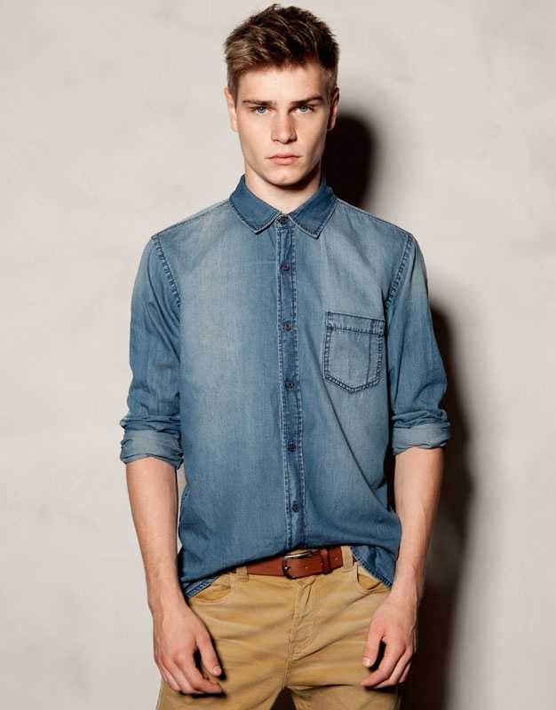 Джинсовая рубашка является универсальным и стильным предметом гардероба, который должен быть у каждого мужчины