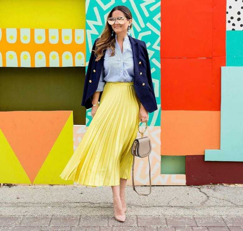 С чем носить жёлтую юбку – модные тенденции на 45 фото
