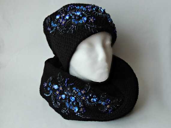 Как украсить вязаную шапку: аппликации, вышивка, декор мехом и кружевами