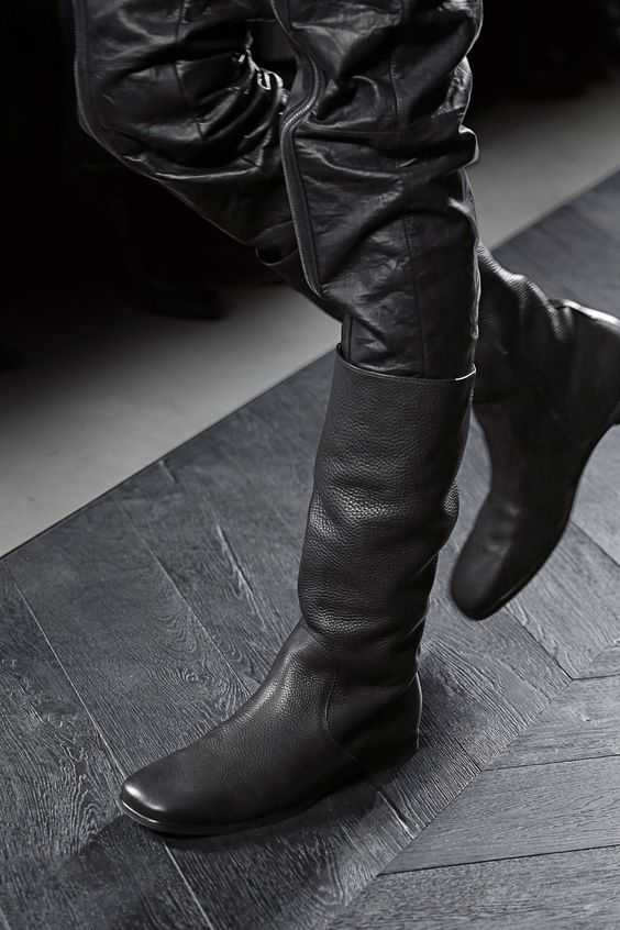Мужские сапоги: актуальная обувь модного гардероба