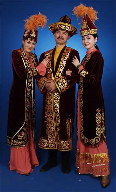 Мужской и женский казахский национальный костюм. фото примеров и особенности фасонов. материалы, украшения, обувь, головные уборы.