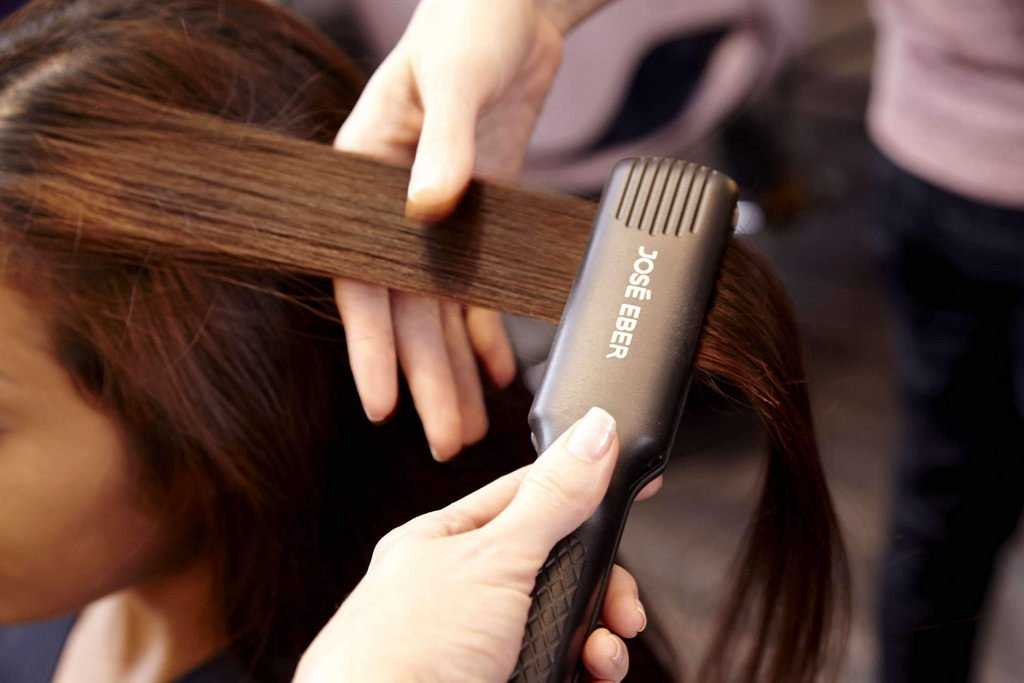 Как пользоваться расчёской для выпрямления волос? принцип действия прибора. может ли расчёска навредить? отличия от утюжка для волос.