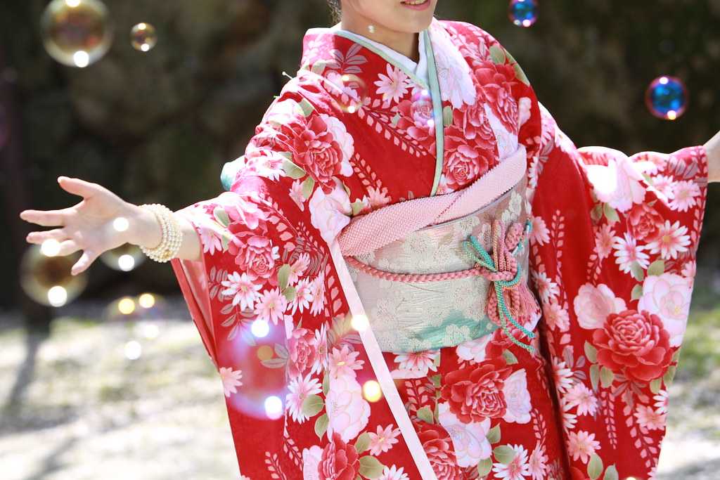 С чем носить кимоно летом 2020: 4 модных лука от дизайнера и советы