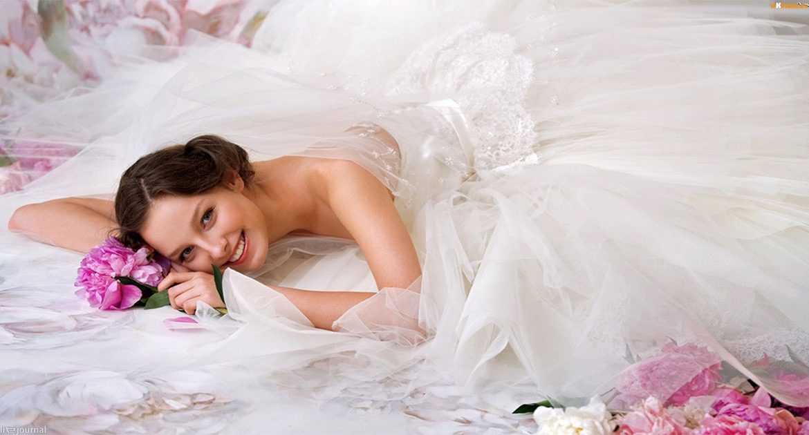 Как правильно завязать свадебное платье корсет. как зашнуровать свадебное платье – дышим полной грудью! как правильно утянуть корсет по фигуре невесты