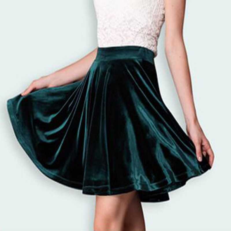 Бархатная юбка – модная уловка для роскошных дам