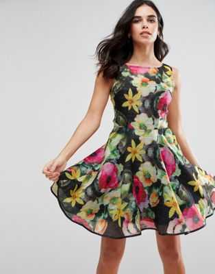 Платья с цветочным принтом: особенности фасона, фото моделей