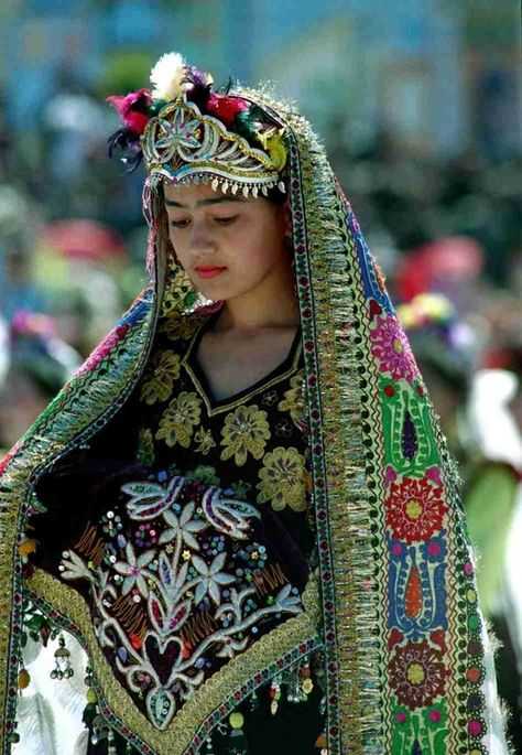 Тюбетейка, чапан, халаты и другие элементы узбекского национального костюма