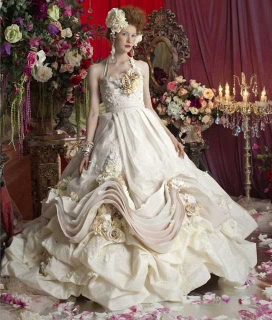 Классическое свадебное платье: фасоны, модные тенденции, сочетание с другими элементами в образе невесты
