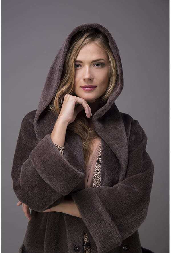Пальто из альпаки – базовый элемент гардероба, который не выходит из моды | world fashion channel