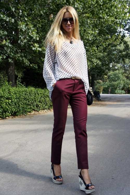 Бордовые женские брюки — утонченность и богатство цвета