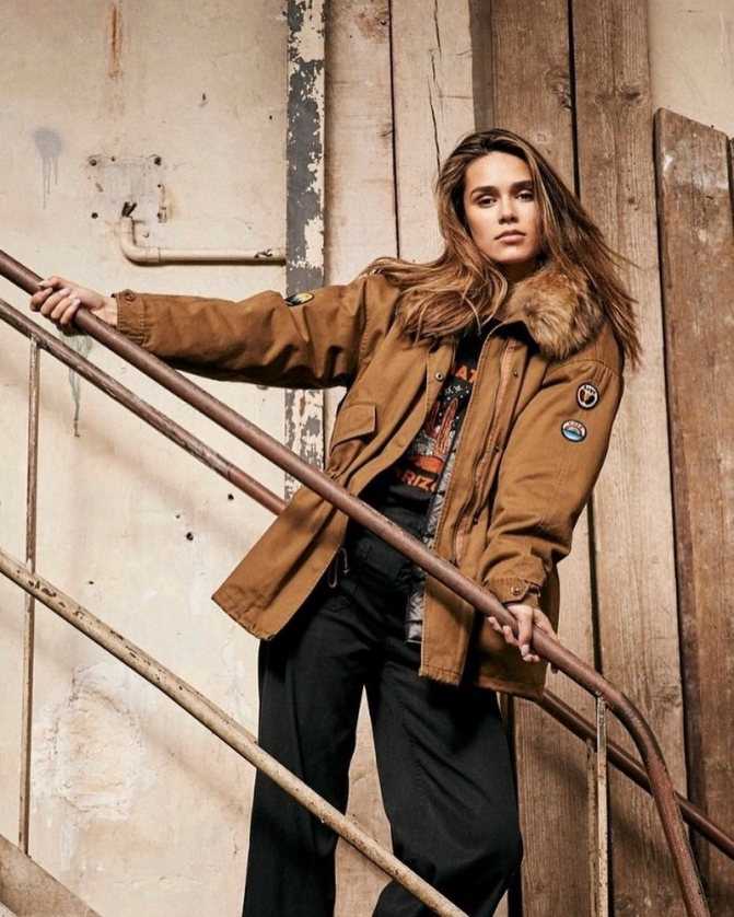 Женские кожаные куртки на осень 2021 и фото стильных моделей курток из кожи