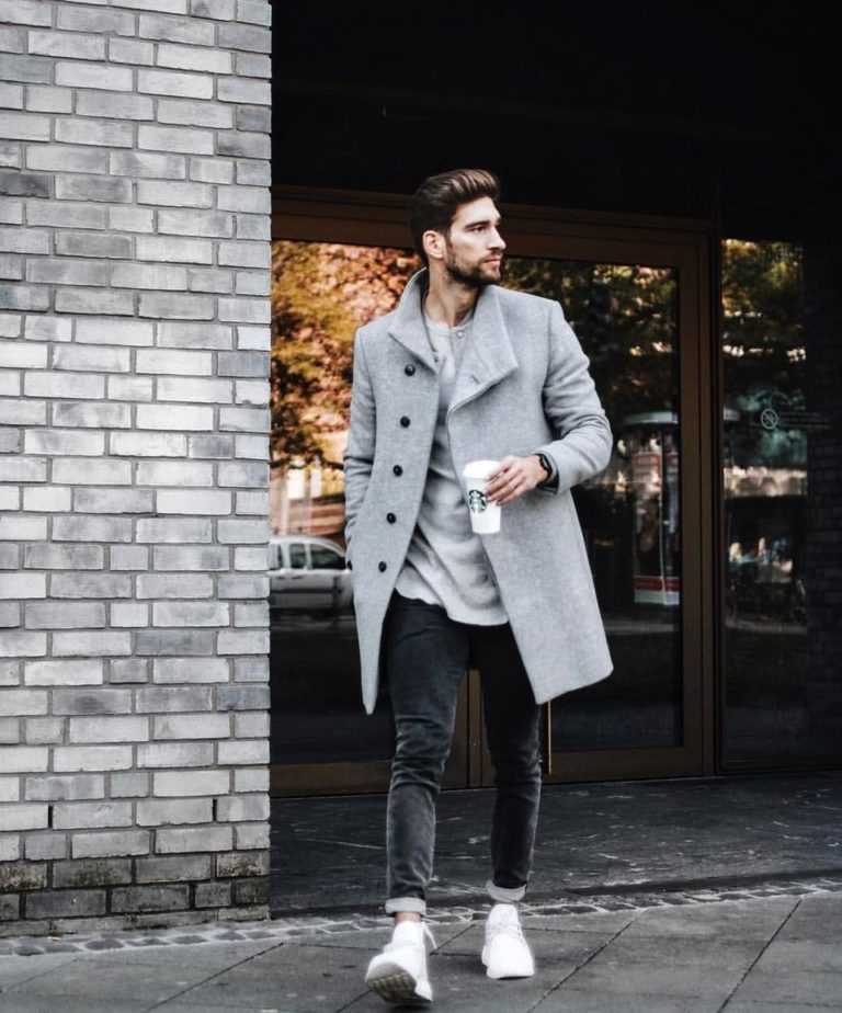 Какие модели пальто сочетаются с кроссовками — примеры ярких аутфитов