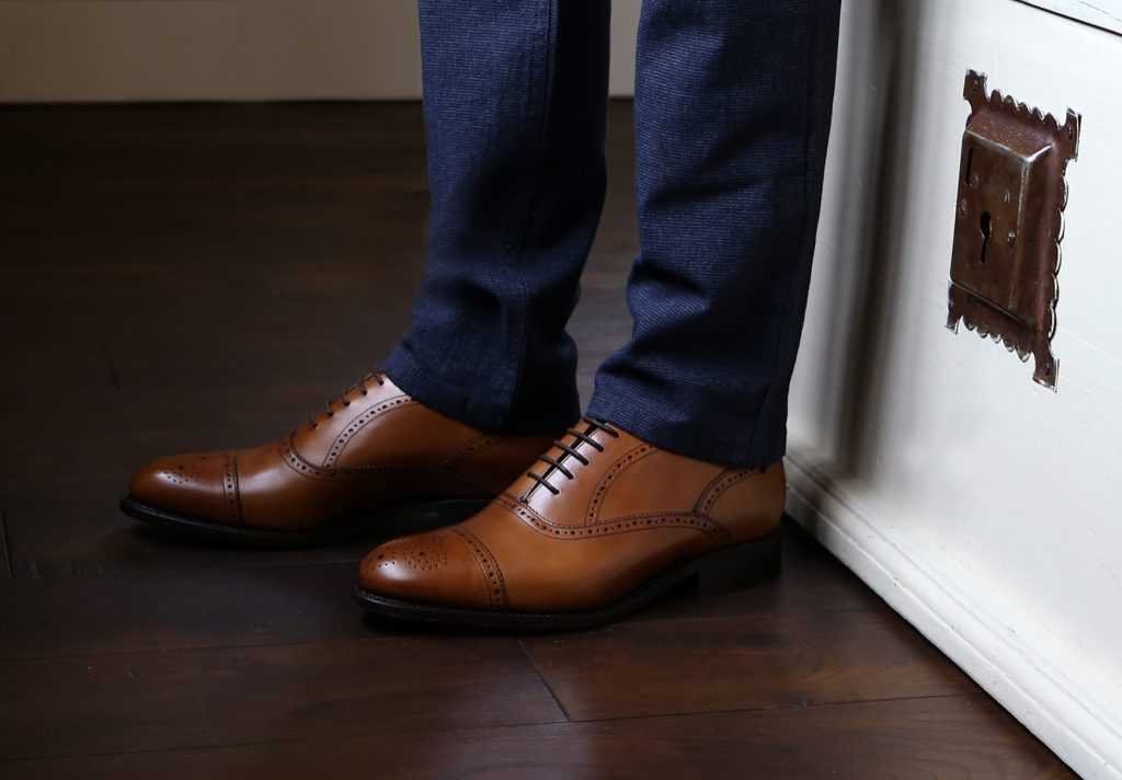 С чем носить коричневые мужские туфли: как подобрать костюм для торжества или наряд на каждый день. art-textil.ru