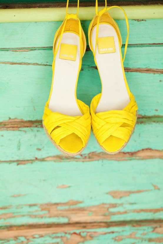 Желтый цвет в одежде — символ комфорта и щедрости