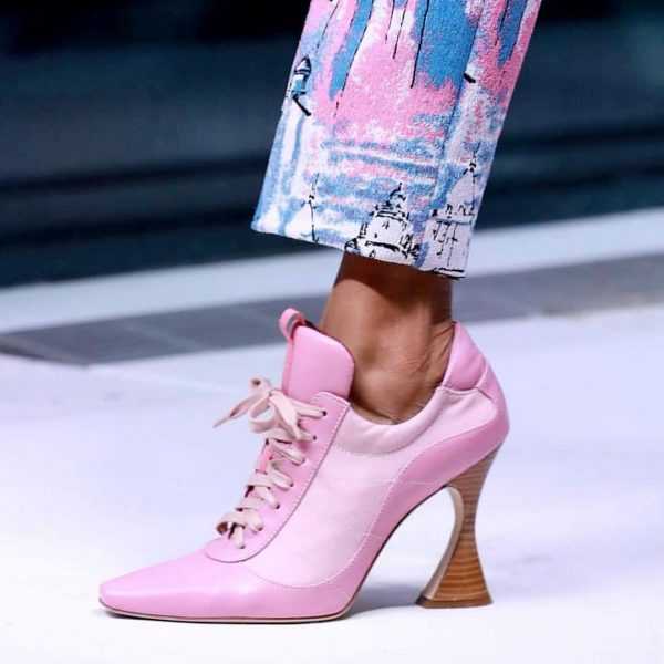 Модные женские туфли на низком каблуке 2021: новинки и тенденции