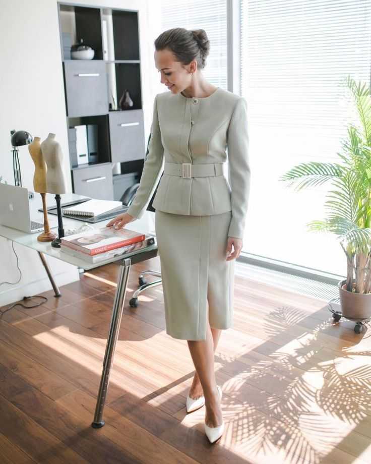 Модный деловой стиль одежды для женщин в 2021-2022 году