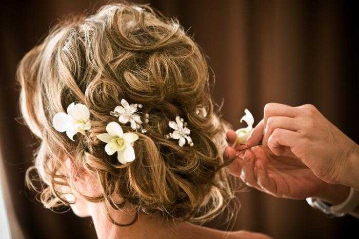 Свадебные прически с фатой на средние волосы