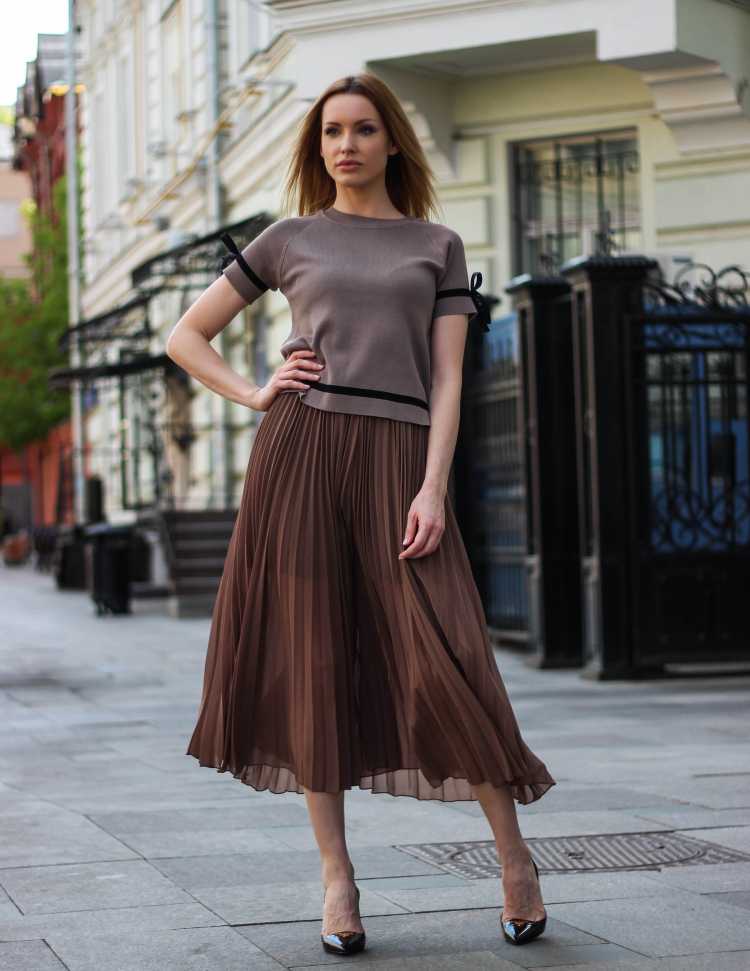 С чем носить кожаную юбку: 100 самых модных образов на фото