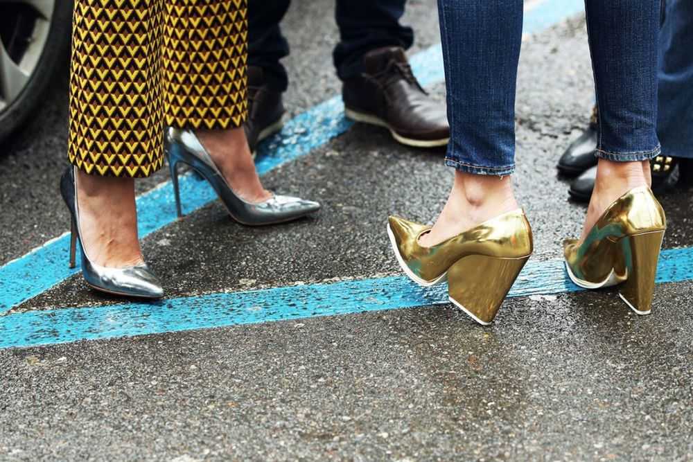 Туфли-лодочки на среднем каблуке: модные модели, с чем носить, фото удачных образов