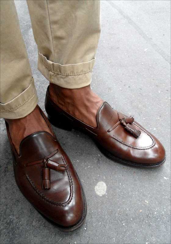 С чем носить коричневые мужские туфли: как подобрать костюм для торжества или наряд на каждый день.