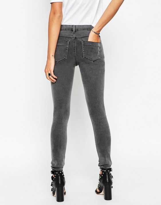 Образы с женскими серыми джинсами