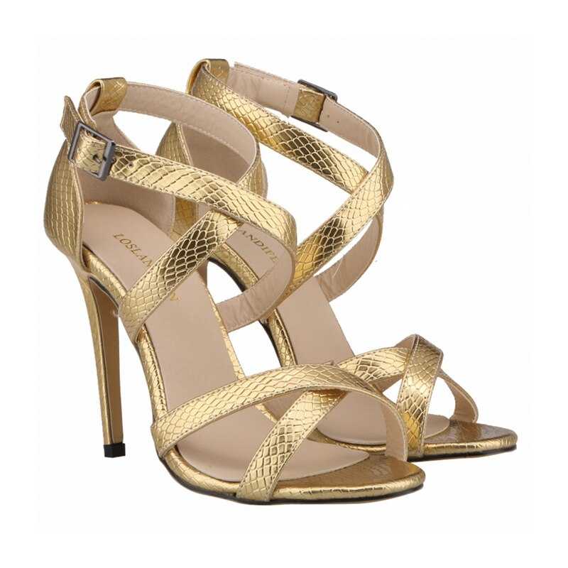 Золотые босоножки – ультрамодный оттенок обуви