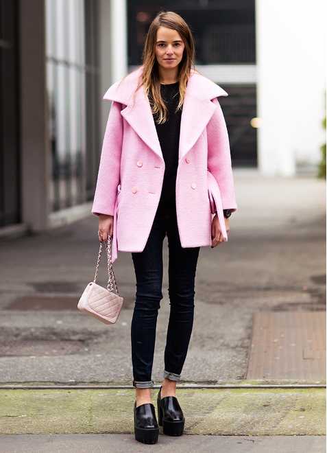 Розовое пальто – это решение для утонченных натур, которые стремятся разнообразить повседневность в холодные месяцы Чтобы оно смотрелось безукоризненно, следует соблюдать несколько рекомендаций